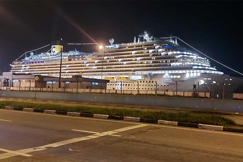 Navio de cruzeiro Costa Diadema teve atividades suspensas (Foto: Luigi Bongiovanni/TheNews2/Folhapress)