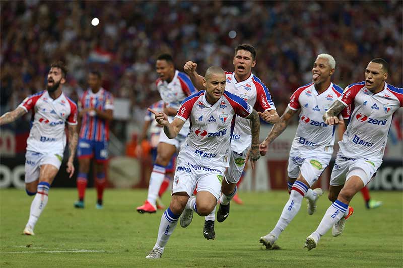 Wellington Paulista festeja gol em feito histórico do Fortaleza (Foto: LC Moreira/Futura Press/Folhapress)