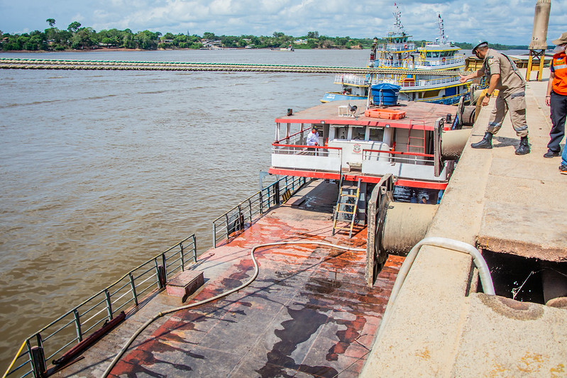 Moradores dizem que água fornecida pelo Governo do Amapá é ferrosa e de má qualidade (Foto: Maksuel Martins/Secom-AP)