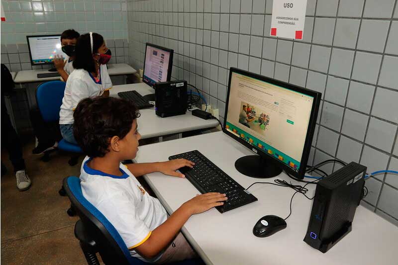 Escola ganhou computadores para aulas pela internet (Foto: Cleomir Santos/Semed)