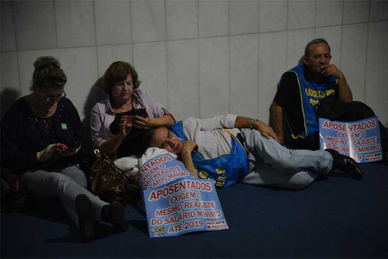 Aposentados em protesto na Câmara: antecipação de precatórios (Foto: Fabio Rodrigues Pozzebom/ABr)
