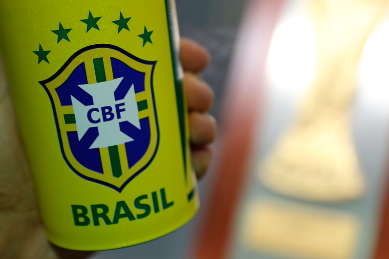 Licença da CBF embala sonhos de quem não jogou bola e pretende ser técnico  - 23/01/2022 - Esporte - Folha
