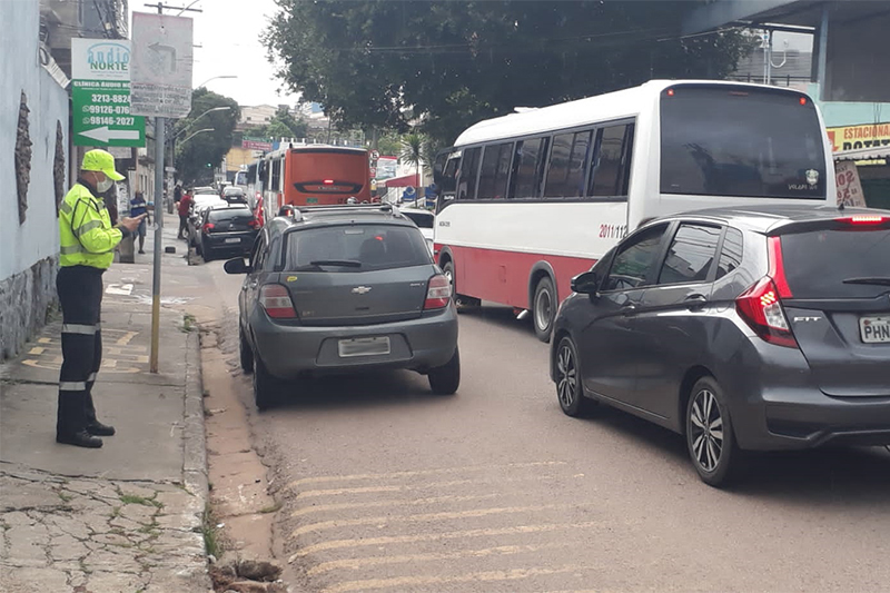 Estacionar o carro em COQUINHOS