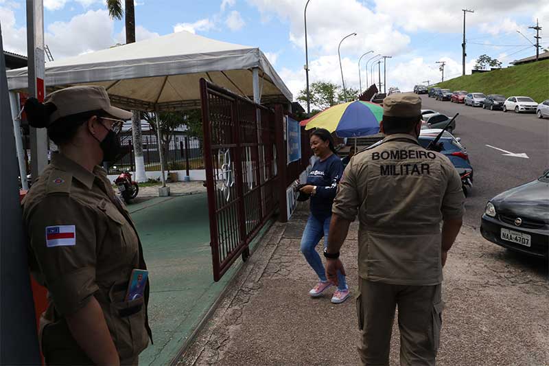 Candidata chega a local de prova: 21% de faltosos (Foto: Erick Pereira/Secom)