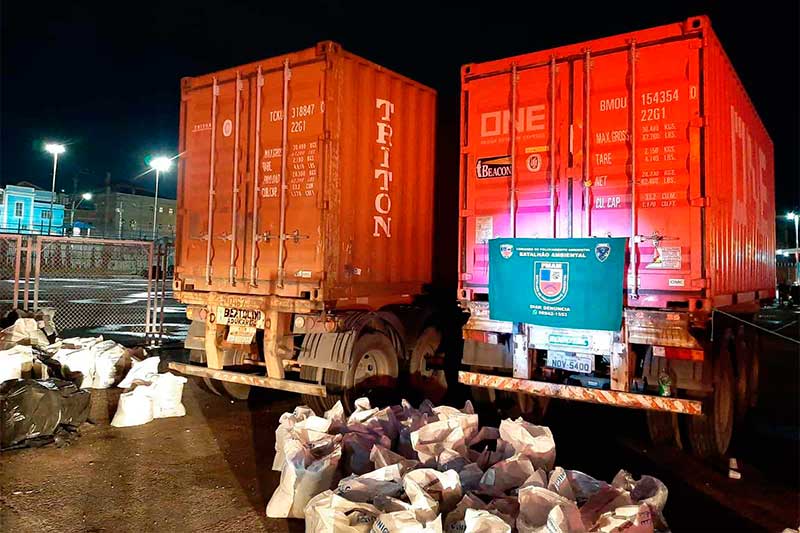 Contêineres com cassiterita foram apreendidos no Porto de Manaus (Foto: BPA-AM/Divulgação)