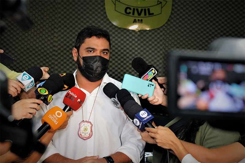 Delegado Marcelo Martins anunciou prisão de suspeito (Foto: Mayara Viana/PC-AM)
