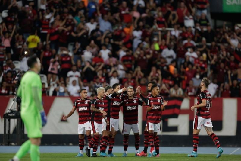 Flamengo chega a 21 desfalques de jogadores com problemas físicos