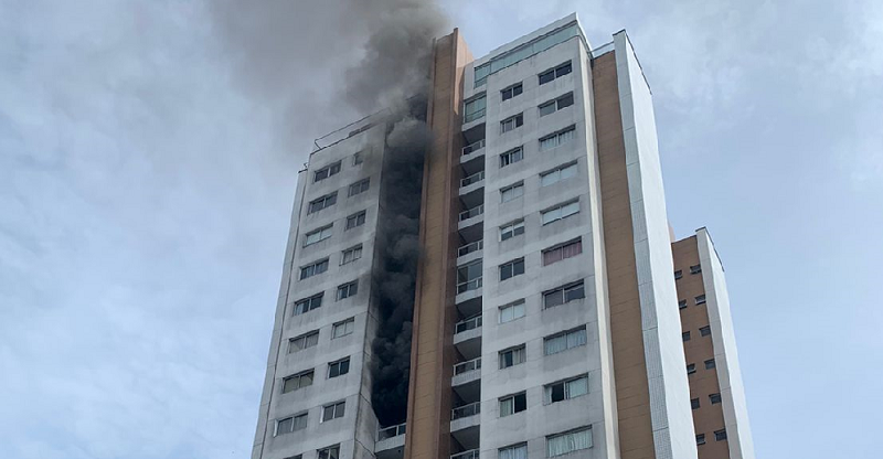 Incêndio foi controlado em apartamento do Residencial Mundi em Manaus (Foto: Reprodução)