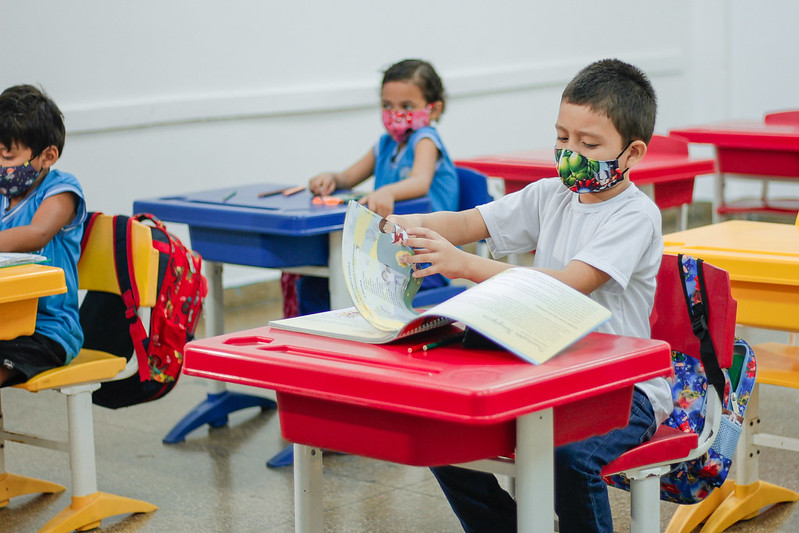 mascaras nas escolas