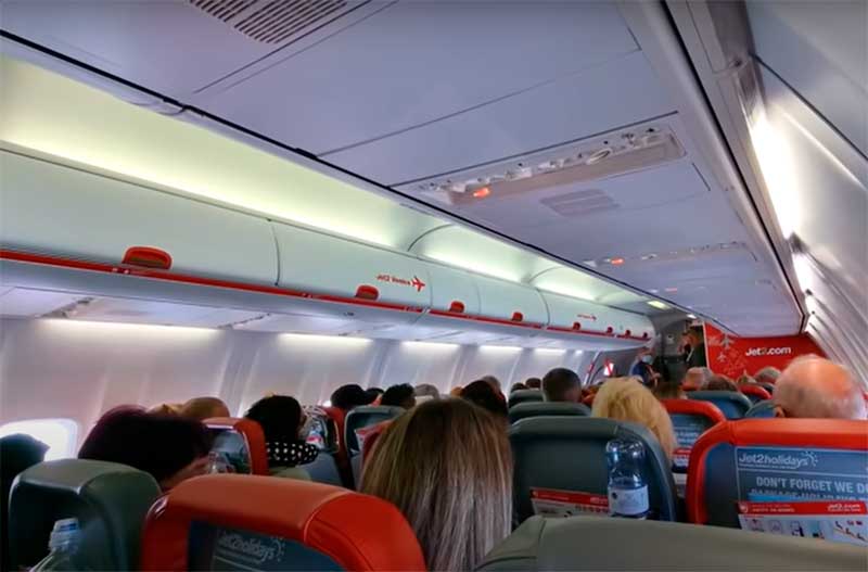 Caso ocorreu em avião da Jet2 (Foto: Jet2/YouTube/Reprodução)