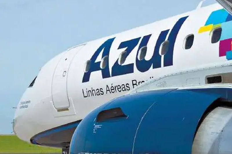 Gol e Azul recebem autorização da Anac para reduzir comissários