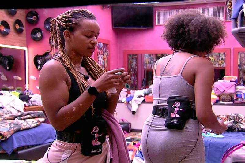 Jessilane e Natália: bronca sobre atitudes no BBB (Foto: Globoplay/Reprodução)