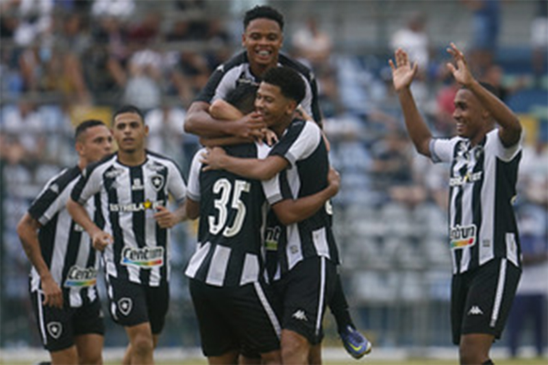 Jogadores do Botafogo comemoram gol: empate e classificação (Foto: Vítor Silva/Botafogo)