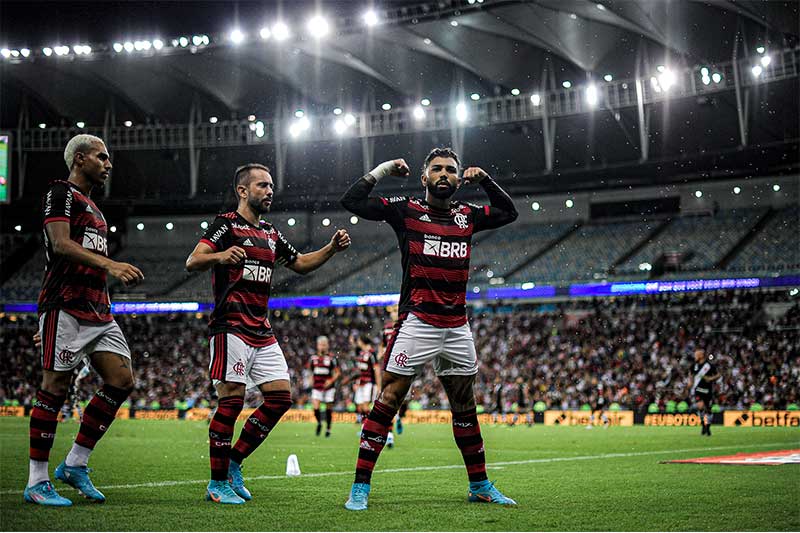 Gabigol comemora gol contra o Vasco: vantagem no Carioca (Foto: Marcelo Cortes/CRF)