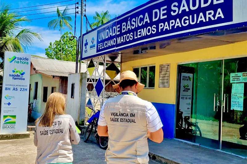 Técnicos inspecionam unidade de saúde no interior: baixa cobertura vacinal (Foto: FVS0-AM/Divulgação)