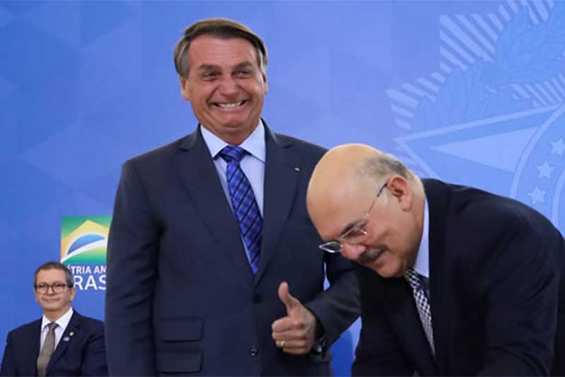 Jair Bolsonaro e Milton Ribeiro: confiança no ministro (Foto: Clauber Caetano/PR)
