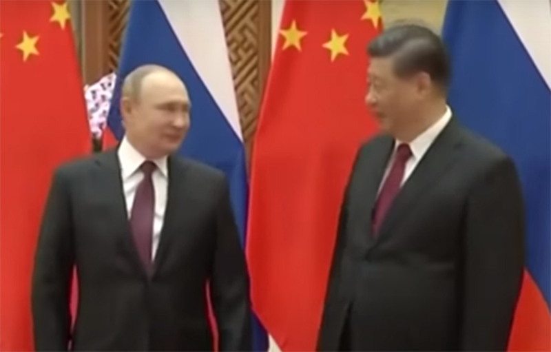 Vladimir Putin e Xi Jinping: interesses comuns (Foto: CNN/YouTube/Reprodução)