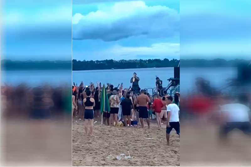 PMs fizeram show musical em barco na Praia da Ponta Negra (Foto: Instagram/Reprodução)