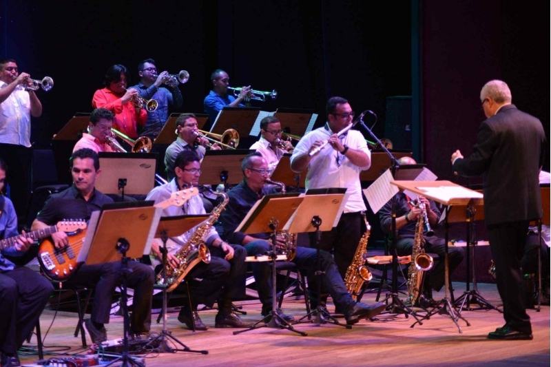 Amazonas Band em apresentação no palco do Teatro Amazonas (Foto: Michael Dantas)