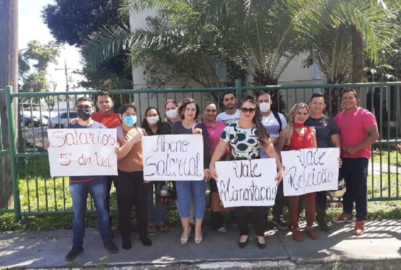 Manifestação de servidores contra falta de pagamento (Foto: Divulgação)