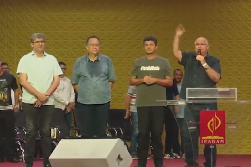 Pastor Moisés Melo pediu votos para os pré-candidatos da Assembleia de Deus (Foto: Reprodução/Twitter)