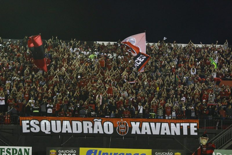 Considerada uma das mais apaixonadas do país, torcida Xavante não poderá comparecer ao jogo (Foto: Volmer Pezes/Assessoria)