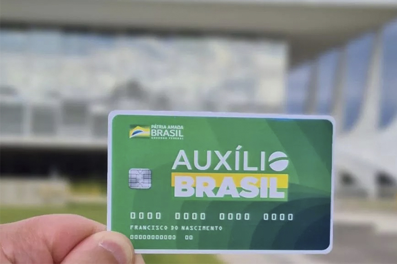 Cartão do Auxilio Brasil será entregue aos beneficiários (Foto: TV Brasil/Reprodução)