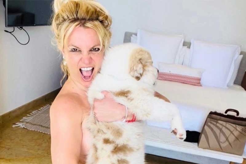 Britney Spears publicou fotos em poses sensuais (Foto: Britney Spears/Instagram)