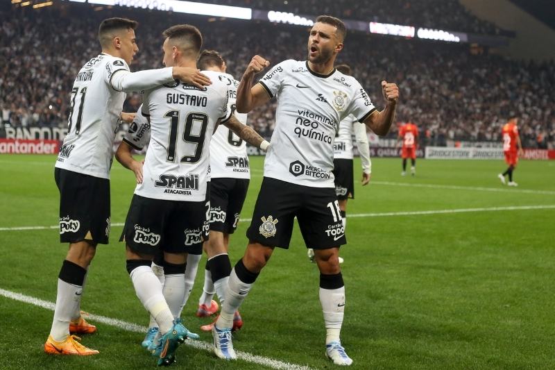 Com gol de Gustavo no fim do jogo, Corinthians empata com a