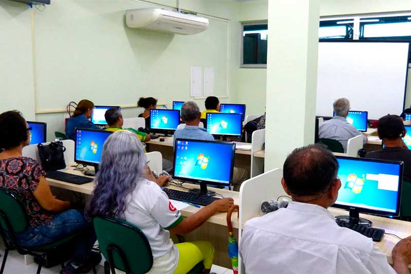 FUnATI promove cursos de inclusão digital (Foto FUnATI/Divulgação)
