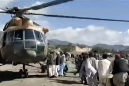 Feridos são levados de helicóptero para hospitais (Foto: YouTube/Reprodução)