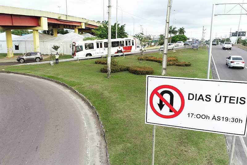 Alça de retorno no viaduto de Flores: restrição ao tráfego de veículos (Foto: Sidney Mendonça/IMMU)