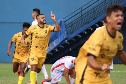Jogadores comemoram gol: Amazonas invicto na Série D (Foto: Jadison Sampaio/AMFC)