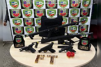 Armas de fogo foram apreendidas (Foto: PM-AM/Divulgação)