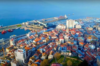 Moradores de Vigo, na Galícia, estão proibidos de fazer xixi no mar (Foto: YouTube/Reprodução)