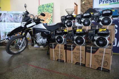 Roçadeiras, motos e geradores de energia estão no pacote do interior (Foto: Secom/Divulgação)
