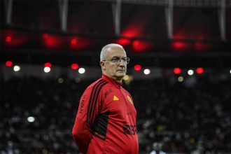 Dorival Junior está fora do jogo na Colômbia (Foto: Marcelo Cortes/Flamengo)