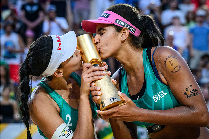 Duda e Ana Patrícia foram campeãs no Mundial de Vôlei de Praia (Foto: FIVB/Divulgação)