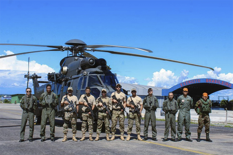 Equipe de resgate da PF usa helicóptero em buscas (Foto: PF/Divulgação)