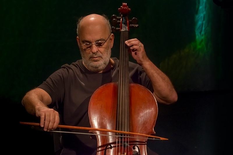 O violoncelista Jaques Morelenbaum já tocou com Caetano e Gil (Foto: Reprodução/Sesc)