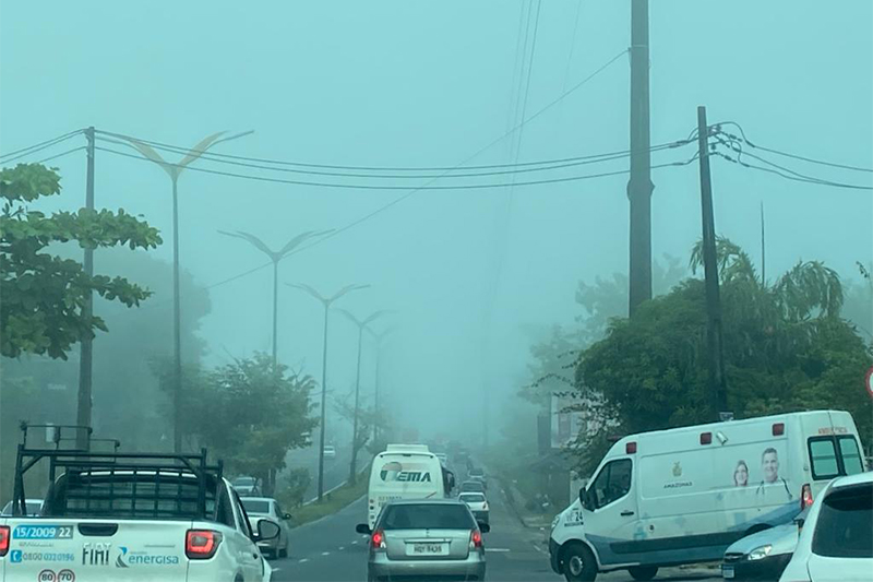 Neblina encobriu a cidade na manhã desta segunda-feira (Foto: ATUAL)