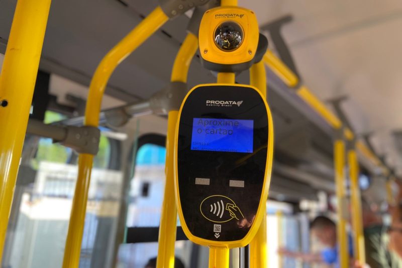 Novo validador usado pelo Sinetram no sistema de transporte público de passageiros de Manaus