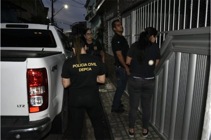 Polciais civis cumpriram mandados de prisão contra o casal (Foto: Erlon Rodrigues/PC-AM)