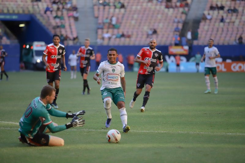 Atacante Renanzinho entrou no intervalo e marcou os gols da vitória do Manaus FC (Foto: Ismael Monteiro/Manaus FC)