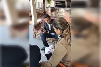 Familiares de Marcelo de Arruda falaram com Bolsonaro por telefone (Foto: TV UOL/YouTube/Reprodução)