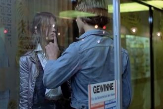 O filme "Eu Christiane F., 13 anos, drogada e prostituída", do diretor Uli Edel, ganhou uma versão remasterizada e será relançado em todo o Brasil no dia 28 de julho (Foto: Reprodução/Youtube)