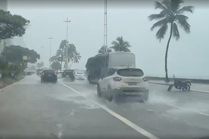 Chuva intensa em Recife: mudança climática (Foto: G1 YouTube/Reprodução)