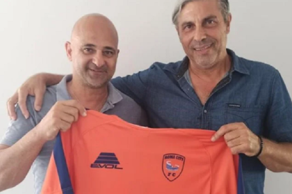 O treinador Francesco Statuto e presidente Tonino Doino (Foto: Twitter/Reprodução)