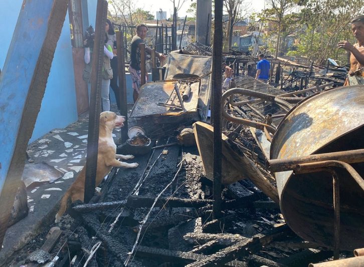 Incêndio no bairro de São Jorge deixou 13 famílias desabridadas (Foto: Murilo Rodrigues/ATUAL)