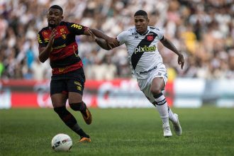 Lance de Vasco e Sport: estádio lotado e placar vazio (Foto: Daniel Ramalho/Vasco)